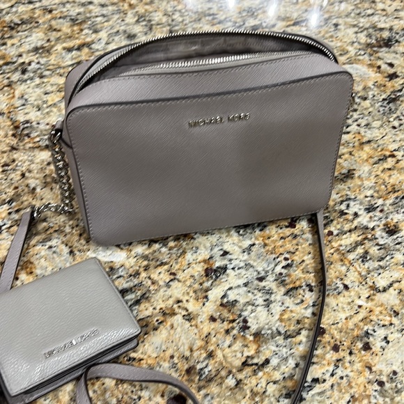 Michael kors set crossbody and small wallet - Picture 11 of 16